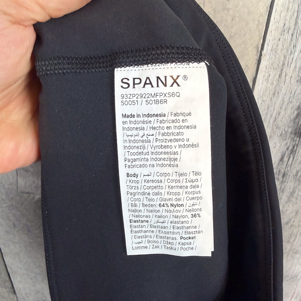 Spanx SpanxShape Booty Boost 7/8 Leggings in Very Black Size XL Regular Fit. - Picture 5 of 14